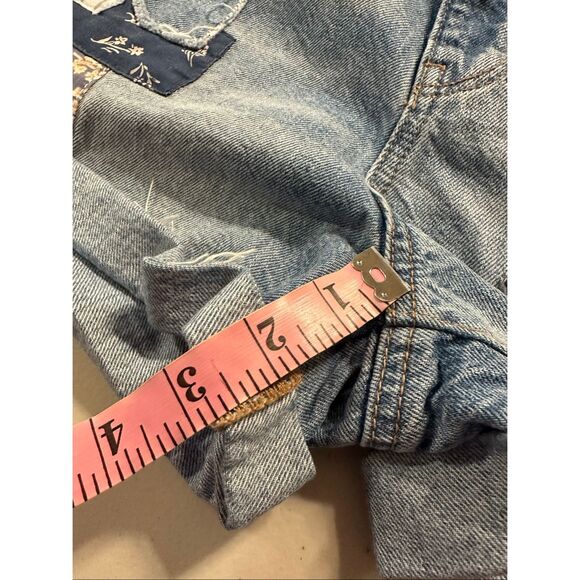 American Eagle Outfitters Women's Blue Patchwork Cuffed Mom Jean Shorts Size 8 - Picture 4 of 7